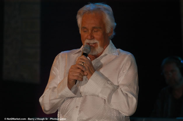 Kenny Rogers @ The Aqueduct on Rose Hall - Friday, January 26, 2007 - 10th Anniversary - Air Jamaica Jazz & Blues Festival 2007 - The Art of Music - Tuesday, January 23 - Saturday, January 27, 2007, The Aqueduct on Rose Hall, Montego Bay, Jamaica - Negril Travel Guide, Negril Jamaica WI - http://www.negriltravelguide.com - info@negriltravelguide.com...!