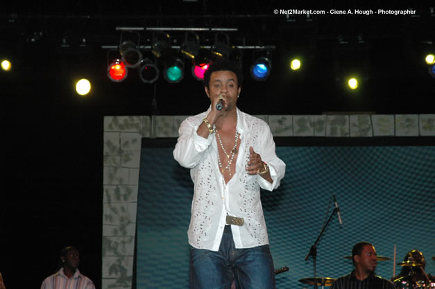 Shaggy @ The Aqueduct on Rose Hall - Friday, January 26, 2007 - 10th Anniversary - Air Jamaica Jazz & Blues Festival 2007 - The Art of Music - Tuesday, January 23 - Saturday, January 27, 2007, The Aqueduct on Rose Hall, Montego Bay, Jamaica - Negril Travel Guide, Negril Jamaica WI - http://www.negriltravelguide.com - info@negriltravelguide.com...!