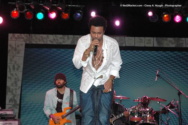 Shaggy @ The Aqueduct on Rose Hall - Friday, January 26, 2007 - 10th Anniversary - Air Jamaica Jazz & Blues Festival 2007 - The Art of Music - Tuesday, January 23 - Saturday, January 27, 2007, The Aqueduct on Rose Hall, Montego Bay, Jamaica - Negril Travel Guide, Negril Jamaica WI - http://www.negriltravelguide.com - info@negriltravelguide.com...!