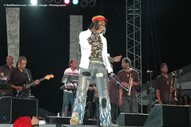 Shaggy @ The Aqueduct on Rose Hall - Friday, January 26, 2007 - 10th Anniversary - Air Jamaica Jazz & Blues Festival 2007 - The Art of Music - Tuesday, January 23 - Saturday, January 27, 2007, The Aqueduct on Rose Hall, Montego Bay, Jamaica - Negril Travel Guide, Negril Jamaica WI - http://www.negriltravelguide.com - info@negriltravelguide.com...!