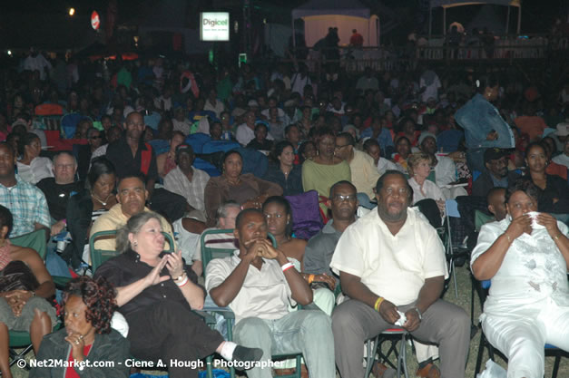 Venue & Audience - Air Jamaica Jazz & Blues Festival 2007 - The Art of Music -  Thursday, January 25th - 10th Anniversary - Air Jamaica Jazz & Blues Festival 2007 - The Art of Music - Tuesday, January 23 - Saturday, January 27, 2007, The Aqueduct on Rose Hall, Montego Bay, Jamaica - Negril Travel Guide, Negril Jamaica WI - http://www.negriltravelguide.com - info@negriltravelguide.com...!