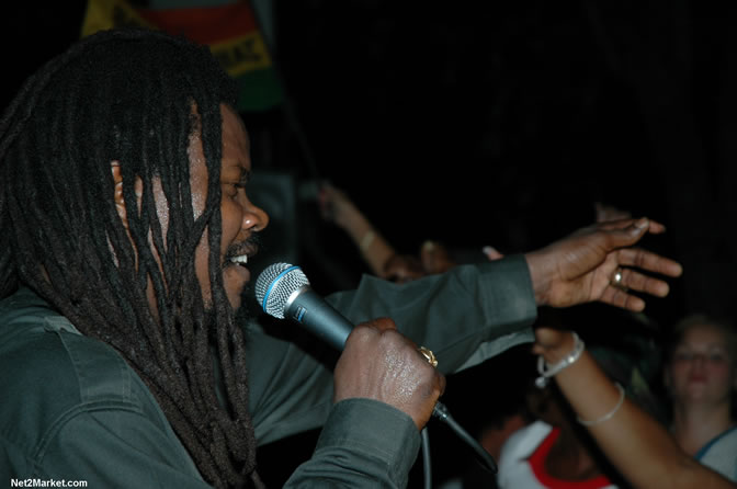 The Messenger, Reggae Super Star - Luciano - Gregory Isaacs - Bobby Dread - Swallow - backed by the Indika Band - Boubon Beach Restaurant, Beach Bar & Oceanfront Accommodations - Negril Travel Guide, Negril Jamaica WI - http://www.negriltravelguide.com - info@negriltravelguide.com...!