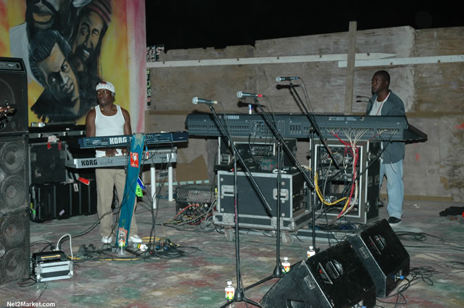 The Messenger, Reggae Super Star - Luciano - Gregory Isaacs - Bobby Dread - Swallow - backed by the Indika Band - Boubon Beach Restaurant, Beach Bar & Oceanfront Accommodations - Negril Travel Guide, Negril Jamaica WI - http://www.negriltravelguide.com - info@negriltravelguide.com...!