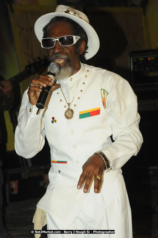 Bunny Wailer & King Yellowman at Bourbon Beach - Monday, February 25, 2008 - Bourbin Beach Restaurant, Bar, Oceanfront Accommodatioins, Live Reggae Music & Disco, Norman Manley Boulevard, Negril, Westmoreland, Jamaica W.I. - Photographs by Net2Market.com - Barry J. Hough Sr, Photographer - Negril Travel Guide, Negril Jamaica WI - http://www.negriltravelguide.com - info@negriltravelguide.com...!