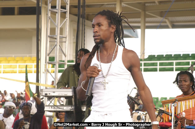 Jah Cure - Cure Fest 2007 - Longing For Concert at Trelawny Multi Purpose Stadium, Trelawny, Jamaica - Sunday, October 14, 2007 - Cure Fest 2007 October 12th-14th, 2007 Presented by Danger Promotions, Iyah Cure Promotions, and Brass Gate Promotions - Alison Young, Publicist - Photographs by Net2Market.com - Barry J. Hough Sr, Photographer - Negril Travel Guide, Negril Jamaica WI - http://www.negriltravelguide.com - info@negriltravelguide.com...!