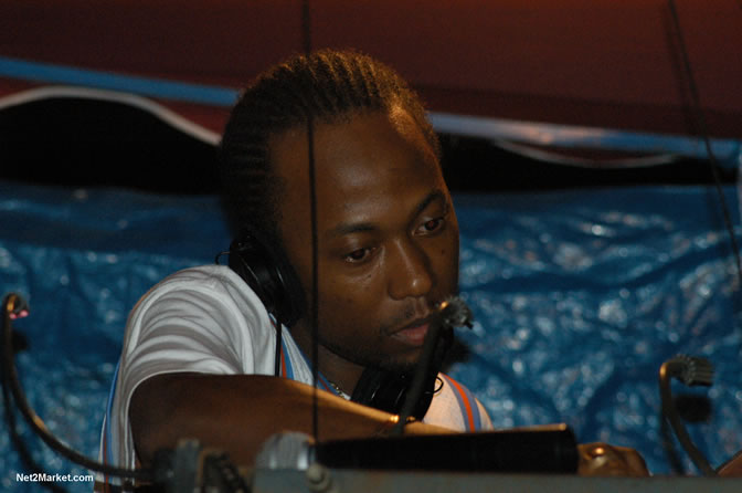 History Clash - Stone Love VS David Roddigan [Out of London] - June 5, 2005 - Presented by Jamaica Tamboo in association with Guinness - Negril Spot - Negril Travel Guide, Negril Jamaica WI - http://www.negriltravelguide.com - info@negriltravelguide.com...!