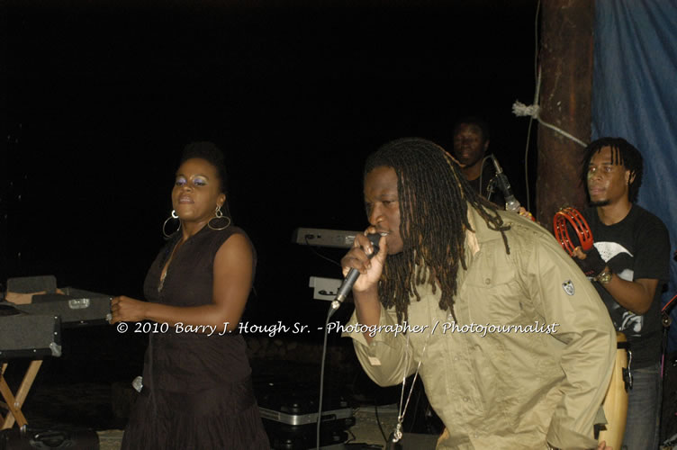 Etana - Live In Concert - One Love Reggae Concert Series 09/10 @ Negril Escape Resort and Spa, December 22, 2009, One Love Drive, West End, Negril, Westmoreland, Jamaica W.I. - Photographs by Net2Market.com - Barry J. Hough Sr, Photographer/Photojournalist - Negril Travel Guide, Negril Jamaica WI - http://www.negriltravelguide.com - info@negriltravelguide.com...!