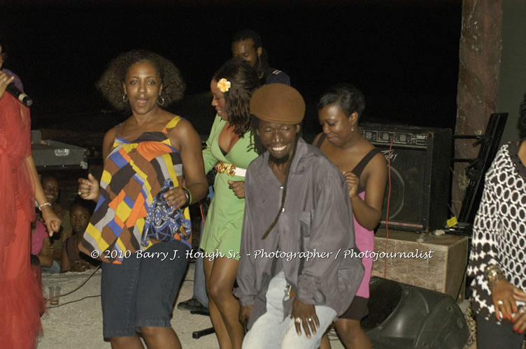 Marcia Griffiths & Edge Michael - Live In Concert - One Love Reggae Concert Series 09/10 @ Negril Escape Resort and Spa, December 29, 2009, One Love Drive, West End, Negril, Westmoreland, Jamaica W.I. - Photographs by Net2Market.com - Barry J. Hough Sr, Photographer/Photojournalist - Negril Travel Guide, Negril Jamaica WI - http://www.negriltravelguide.com - info@negriltravelguide.com...!