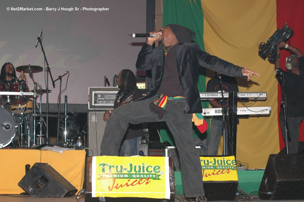 Chuck Fenda @ Tru-Juice Rebel Salute 2007 - Saturday, January 13, 2007, Port Kaiser Sports Club, St. Elizabeth - Negril Travel Guide, Negril Jamaica WI - http://www.negriltravelguide.com - info@negriltravelguide.com...!