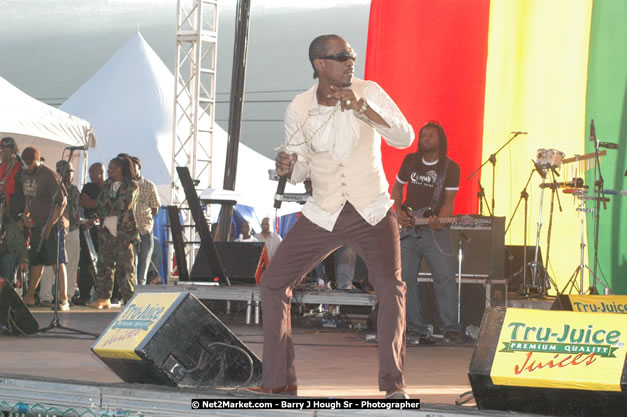 Busy Signal at Tru-Juice Rebel Salute 2008 - The 15th staging of Tru-Juice Rebel Salute, Saturday, January 12, 2008, Port Kaiser Sports Club, St. Elizabeth, Jamaica W.I. - Photographs by Net2Market.com - Barry J. Hough Sr, Photographer - Negril Travel Guide, Negril Jamaica WI - http://www.negriltravelguide.com - info@negriltravelguide.com...!