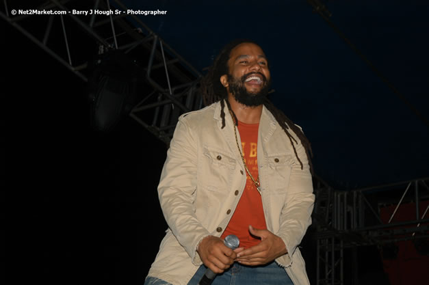 The Marley Brother's - Damian, Stephen, Julian, and Kimani - Smile Jamaica, Nine Miles, St Anns, Jamaica - Saturday, February 10, 2007 - The Smile Jamaica Concert, a symbolic homecoming in Bob Marley's birthplace of Nine Miles - Negril Travel Guide, Negril Jamaica WI - http://www.negriltravelguide.com - info@negriltravelguide.com...!