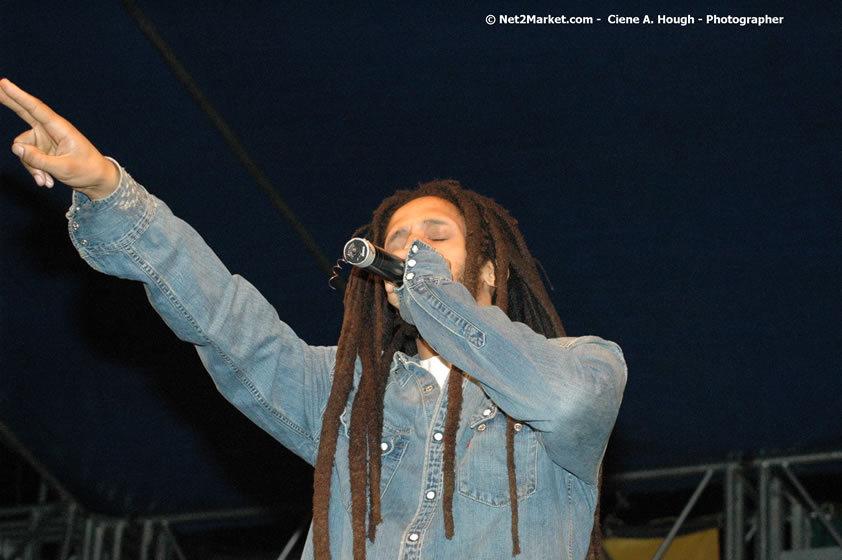 The Marley Brother's - Damian, Stephen, Julian, and Kimani - Smile Jamaica, Nine Miles, St Anns, Jamaica - Saturday, February 10, 2007 - The Smile Jamaica Concert, a symbolic homecoming in Bob Marley's birthplace of Nine Miles - Negril Travel Guide, Negril Jamaica WI - http://www.negriltravelguide.com - info@negriltravelguide.com...!