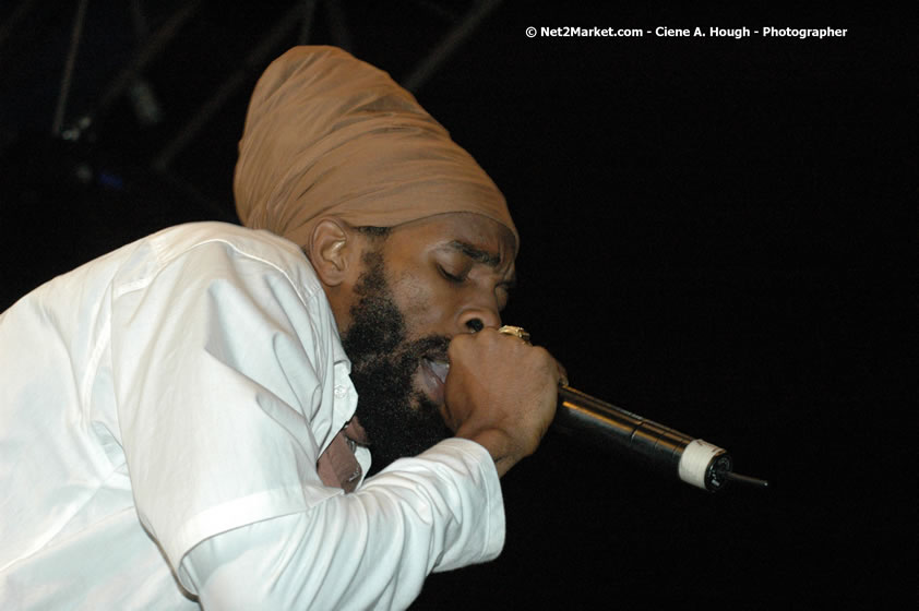 Spragga Benz - Smile Jamaica, Nine Miles, St Anns, Jamaica - Saturday, February 10, 2007 - The Smile Jamaica Concert, a symbolic homecoming in Bob Marley's birthplace of Nine Miles - Negril Travel Guide, Negril Jamaica WI - http://www.negriltravelguide.com - info@negriltravelguide.com...!