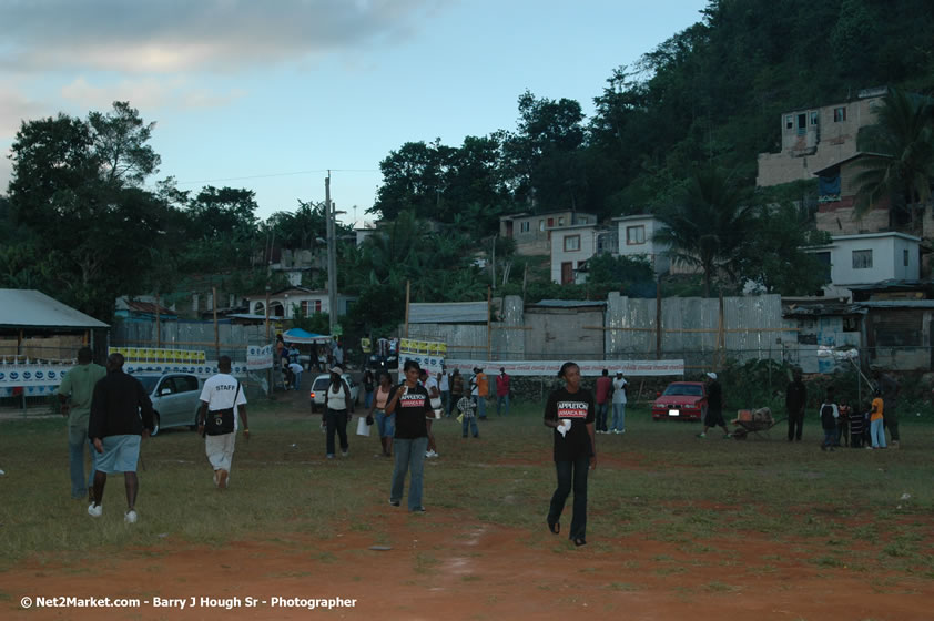 Venue and Audience - Smile Jamaica, Nine Miles, St Anns, Jamaica - Saturday, February 10, 2007 - The Smile Jamaica Concert, a symbolic homecoming in Bob Marley's birthplace of Nine Miles - Negril Travel Guide, Negril Jamaica WI - http://www.negriltravelguide.com - info@negriltravelguide.com...!