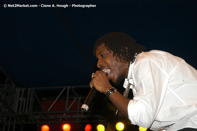 Wayne Marshall - Smile Jamaica, Nine Miles, St Anns, Jamaica - Saturday, February 10, 2007 - The Smile Jamaica Concert, a symbolic homecoming in Bob Marley's birthplace of Nine Miles - Negril Travel Guide, Negril Jamaica WI - http://www.negriltravelguide.com - info@negriltravelguide.com...!