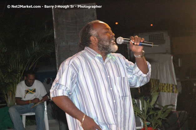 Freddie McGregor @ Western Consciousness 2007 - Presented by King of Kings Productons - Saturday, April 28, 2007 - Llandilo Cultural Centre, Savanna-La-Mar, Westmoreland, Jamaica W.I. - Negril Travel Guide, Negril Jamaica WI - http://www.negriltravelguide.com - info@negriltravelguide.com...!