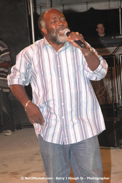 Freddie McGregor @ Western Consciousness 2007 - Presented by King of Kings Productons - Saturday, April 28, 2007 - Llandilo Cultural Centre, Savanna-La-Mar, Westmoreland, Jamaica W.I. - Negril Travel Guide, Negril Jamaica WI - http://www.negriltravelguide.com - info@negriltravelguide.com...!